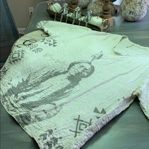 French Linen Quilted Magnolia Pearl Sitting Bull